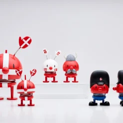 Hoptimist Birthday Bumble, red> Figurer & Glaskunst