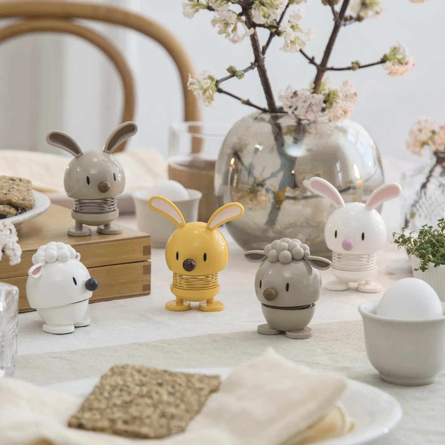 Hoptimist Bunny, latte> Figurer & Glaskunst