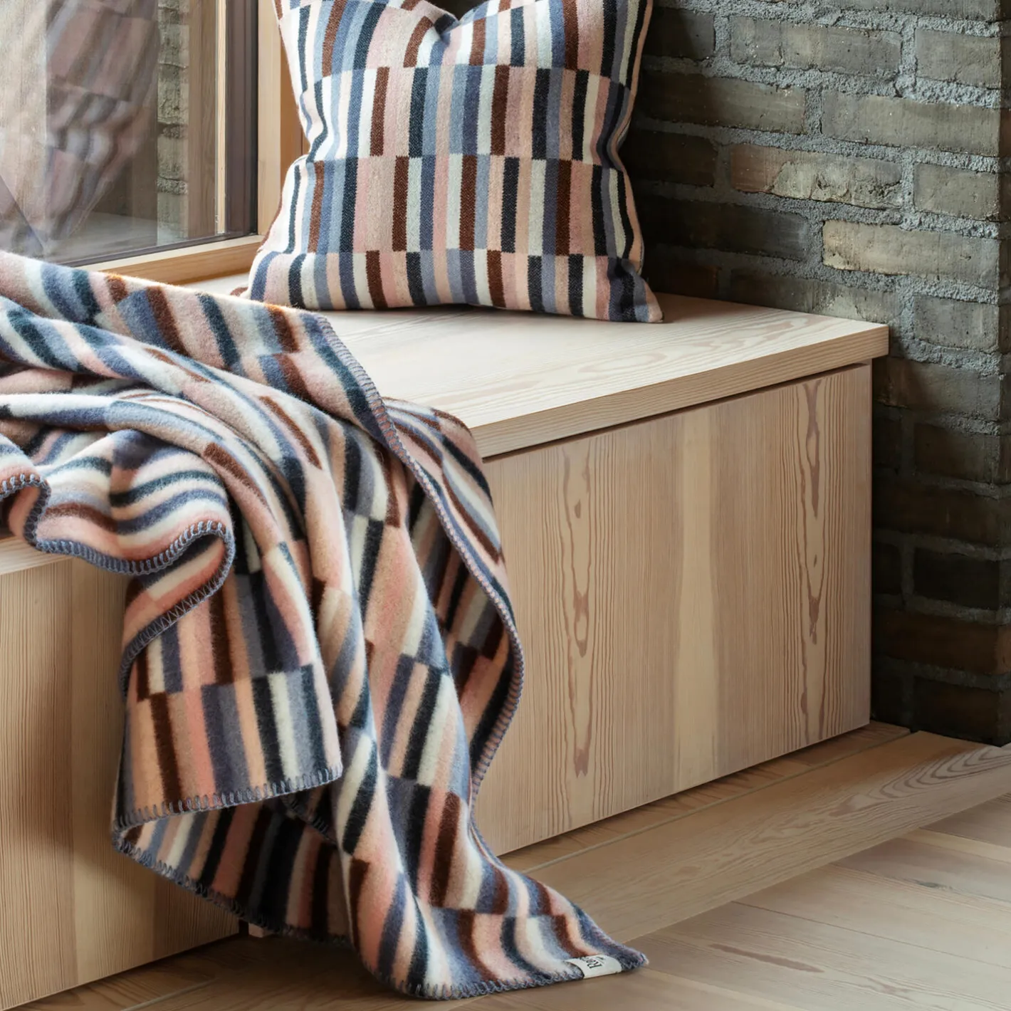 New Røros Tweed IDA Throw, rosa blue