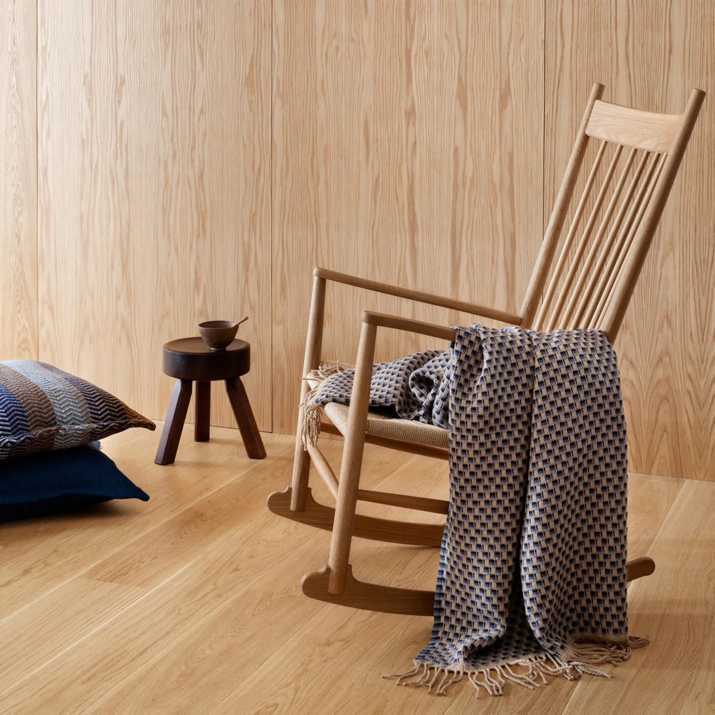 Røros Tweed ISAK Throw, far away blue