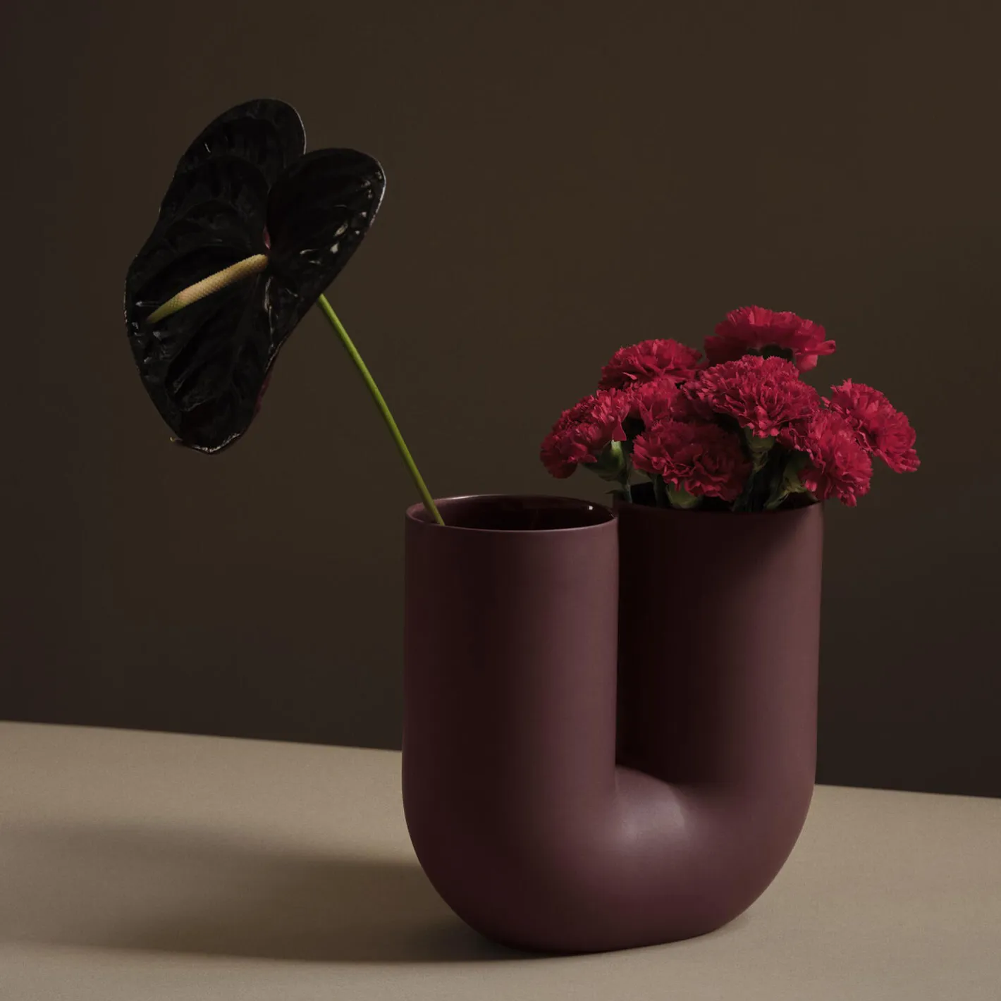 Discount Muuto Kink Vase, deep red