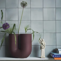 Discount Muuto Kink Vase, deep red