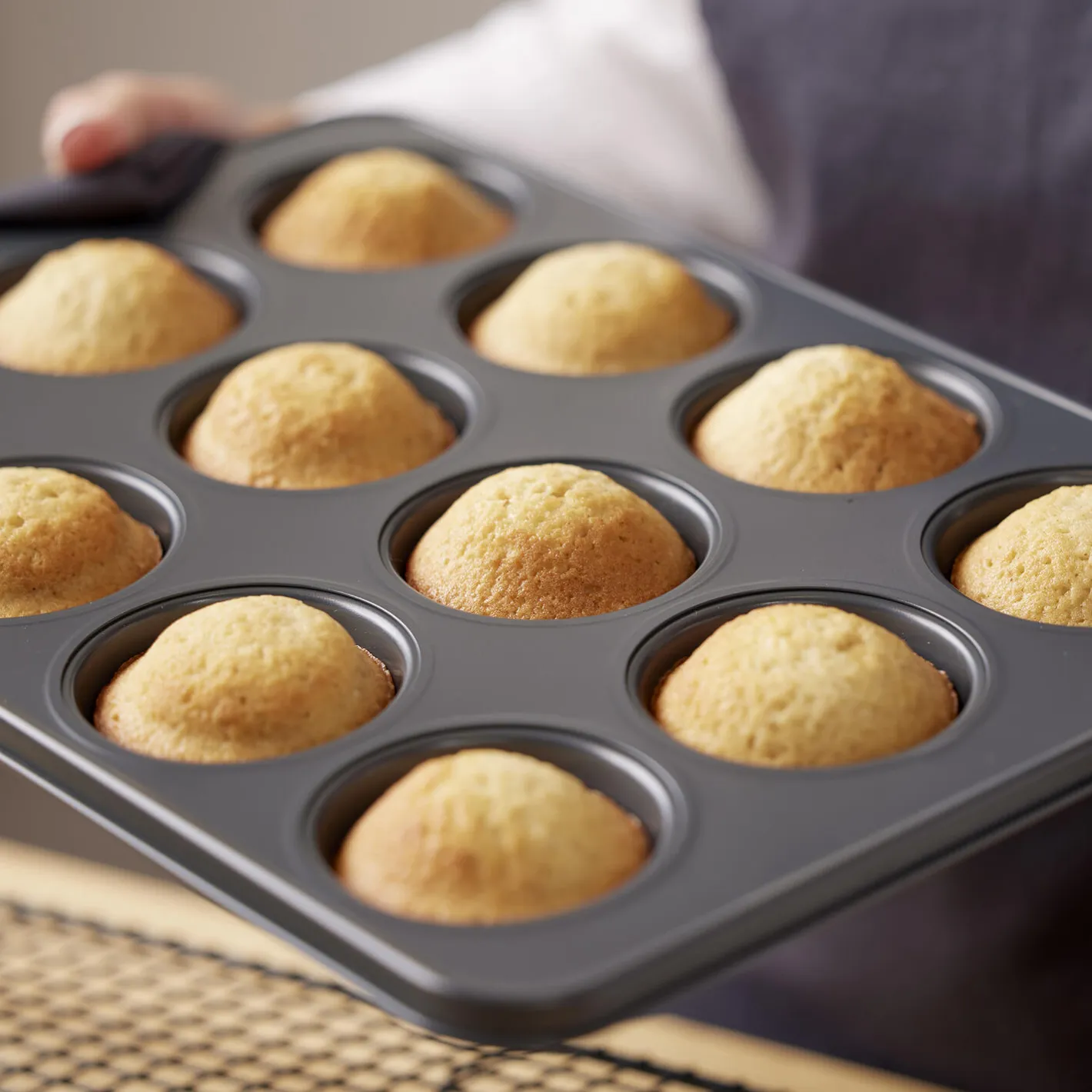 Sale Blomsterbergs Muffinform til 12 stk., latte