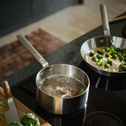 Hot Fiskars Norden Steel kasserolle med låg 2,5 L