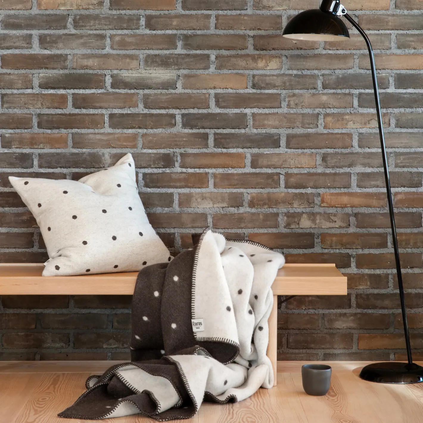 Clearance Røros Tweed PASTILLE Throw, black and white