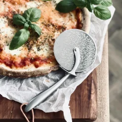 Made by Mama Pizzakniv