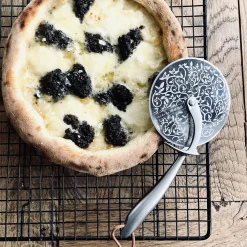 Made by Mama Pizzakniv