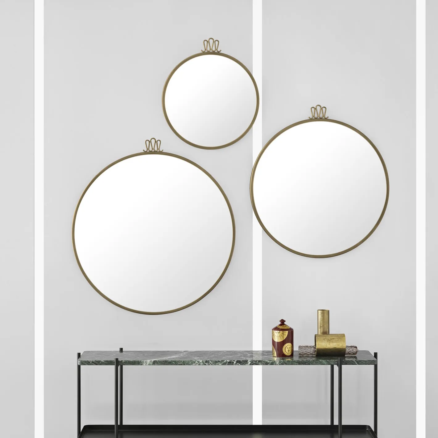 GUBI Randaccio Wall Mirror, antique brass> Vægspejle