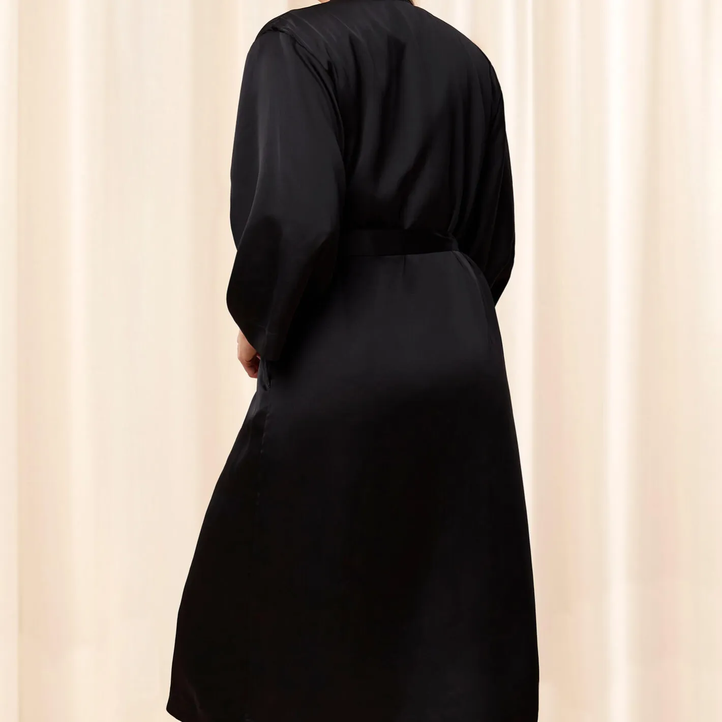 Triumph Robes Satin Robe 01, black>Dame Nattøj & Loungewear|Badekåber