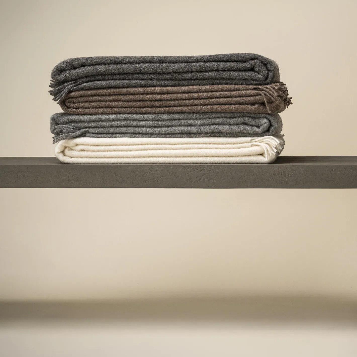 Silkeborg Uldspinderi Samsø plaid, 00116 dark nordic grey