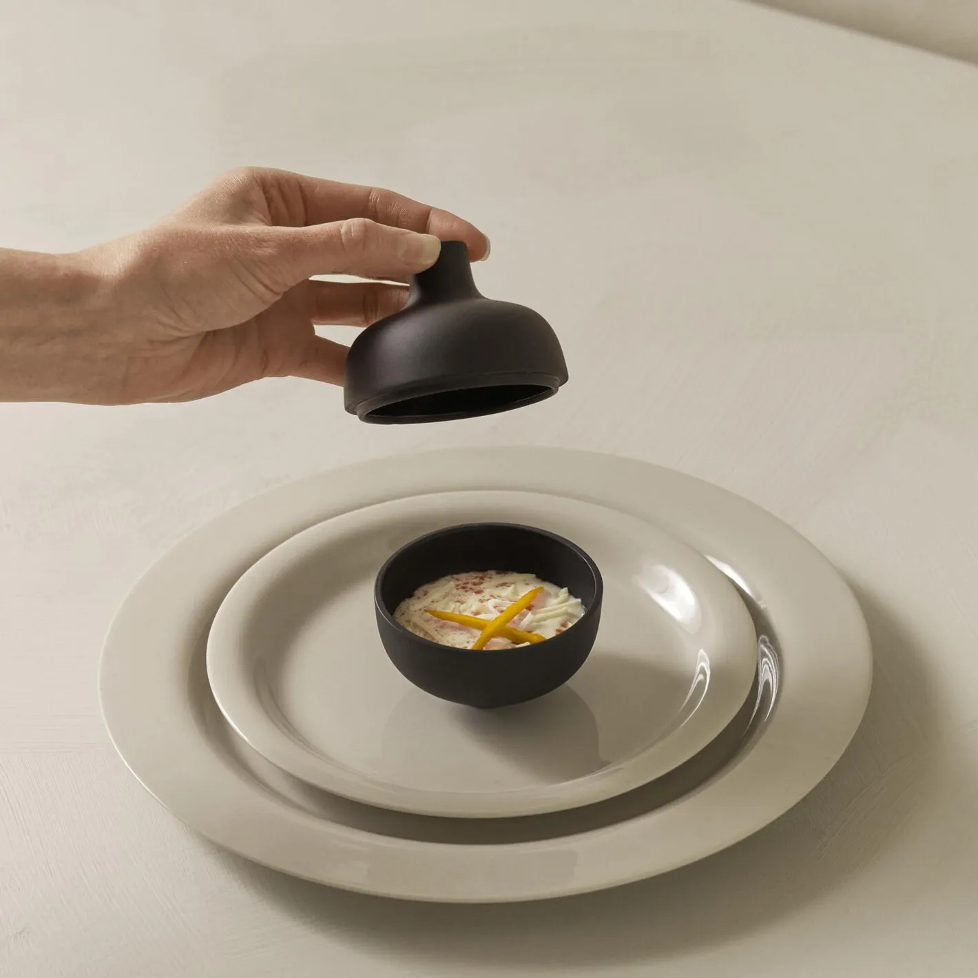 Design House Stockholm Sand Secrets Small Bowl, black clay