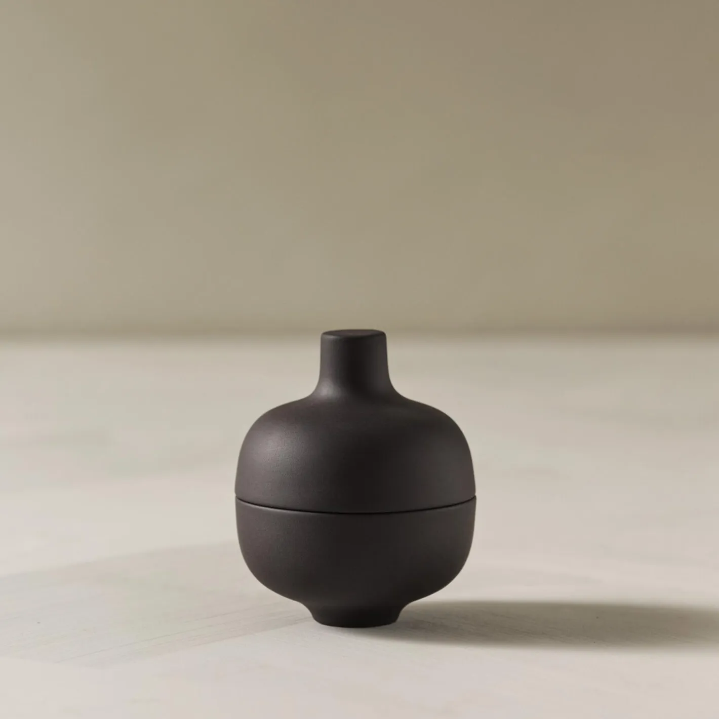 Design House Stockholm Sand Secrets Small Bowl, black clay