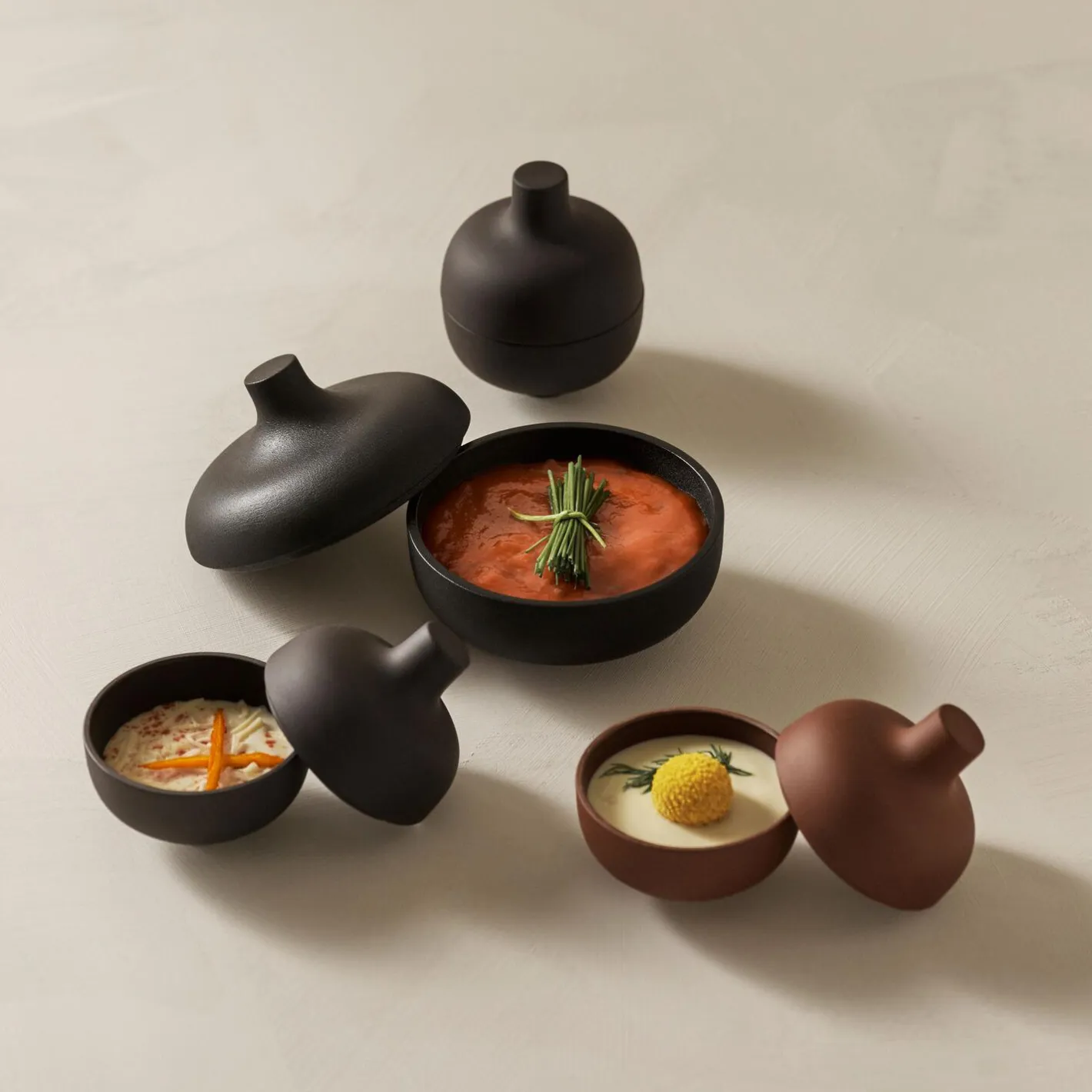 Design House Stockholm Sand Secrets Small Bowl, black clay