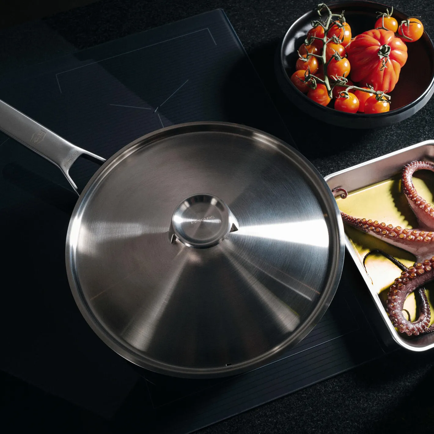 Discount Fiskars Taiten sauterpande med låg Ø 26 cm
